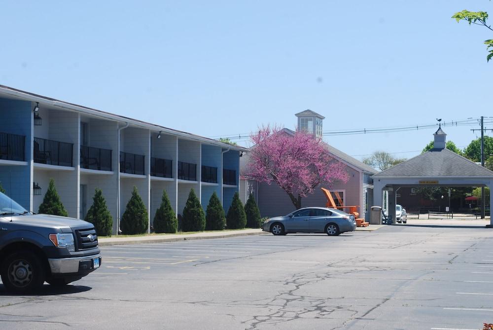 Howard Johnson By Wyndham Mystic Exterior foto
