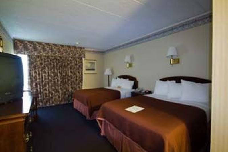 Howard Johnson By Wyndham Mystic Exterior foto